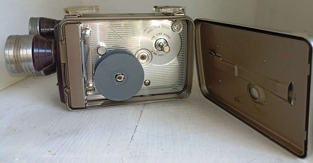 Vintage Brownie 8mm Movie Camera - Wind Up mechanism work!