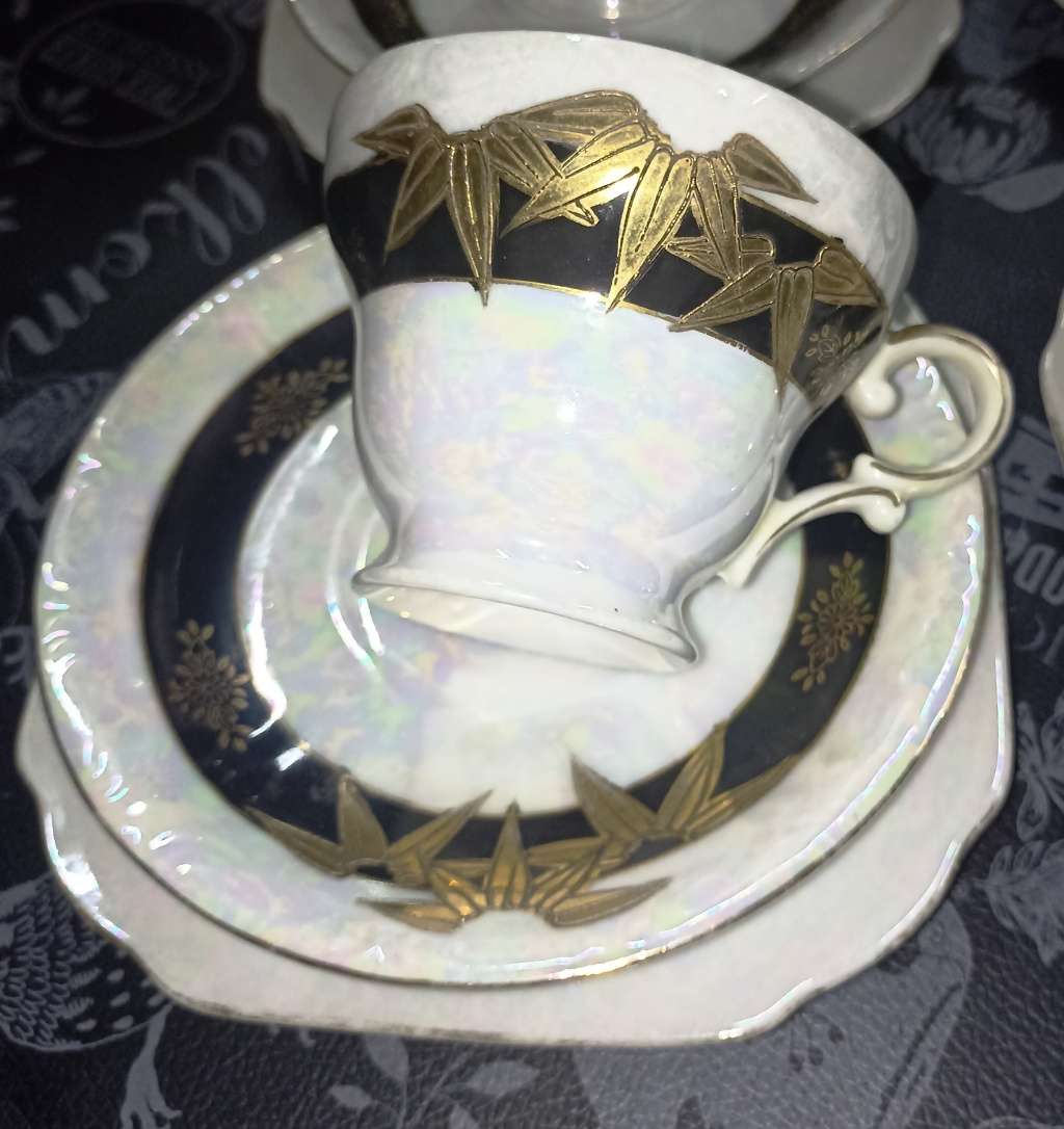 Beautiful Mother of Pearl, Gold Embossed 24 piece Joyale Fine China Hand Pained Patt.no 9153 Tea set
