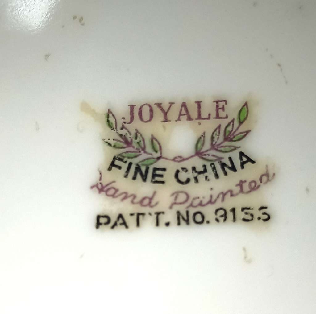 Beautiful Mother of Pearl, Gold Embossed 24 piece Joyale Fine China Hand Pained Patt.no 9153 Tea set