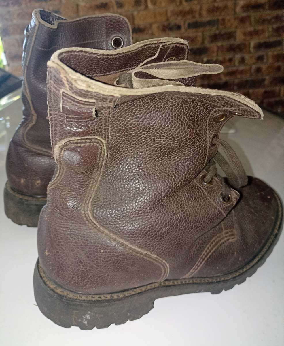Pair of Old Army`s no 8 Boots in good condition