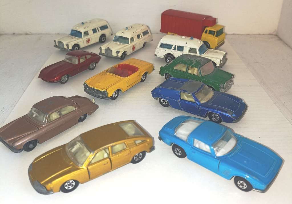 Lot of vintage-11 different Matchbox Di Cast model cars- Sell as lot