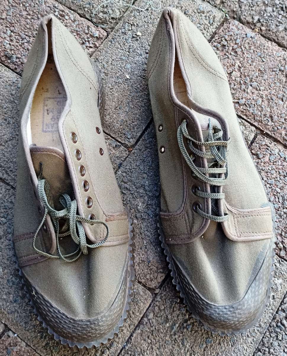 SADF Army no 9 Tekkies-never used-Stamped Runacan N.C.P.M. Ltd 1969