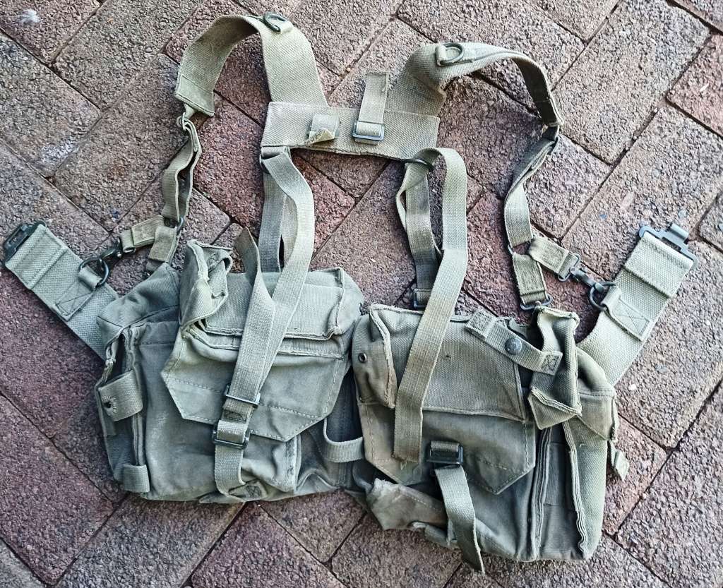 Border War period Green Webbing with two bags from the 1970`s-good condition