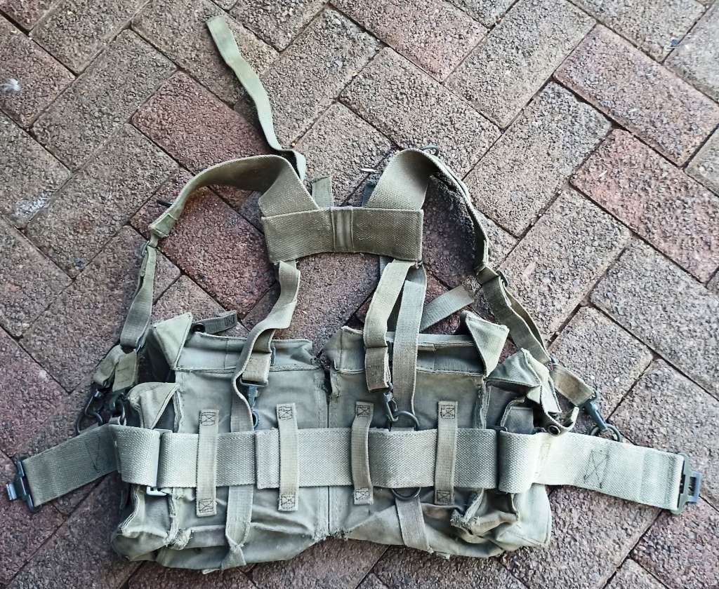 Border War period Green Webbing with two bags from the 1970`s-good condition