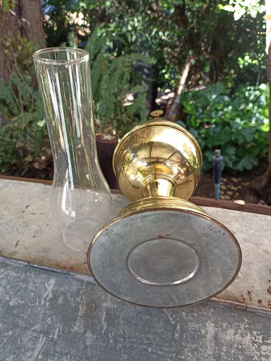 Beautiful Vintage  Oil Lamp in good condition