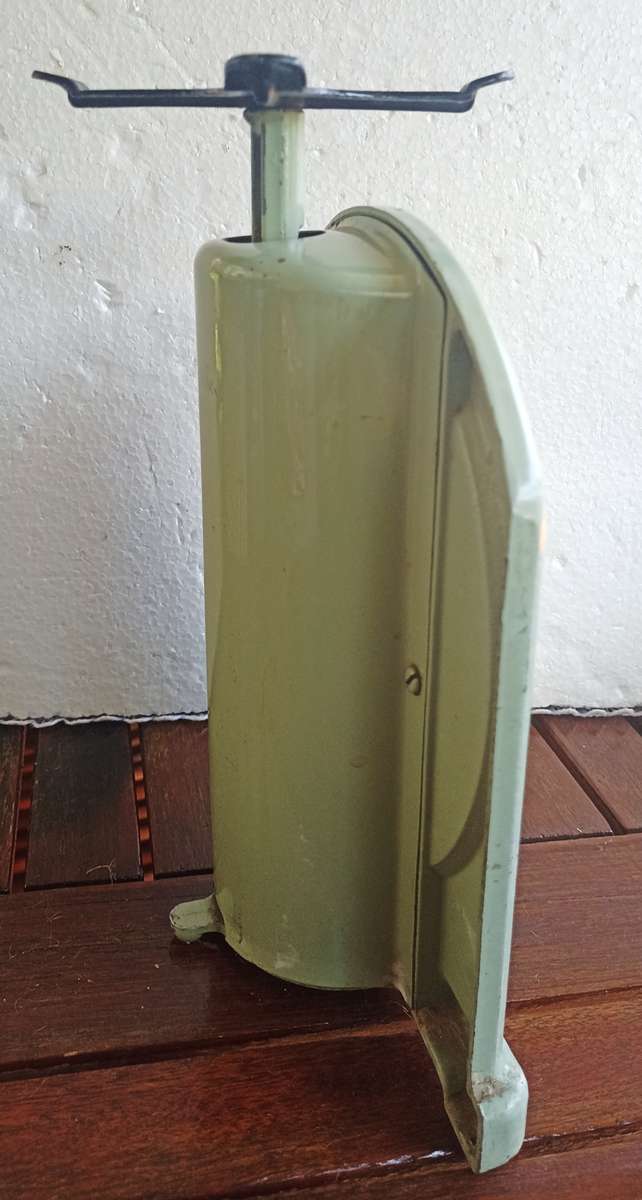Vintage Green Salter Kitchen Scale no 34 to weigh 20lb`s without bucket-working