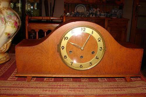 UNCO Mantle Clock