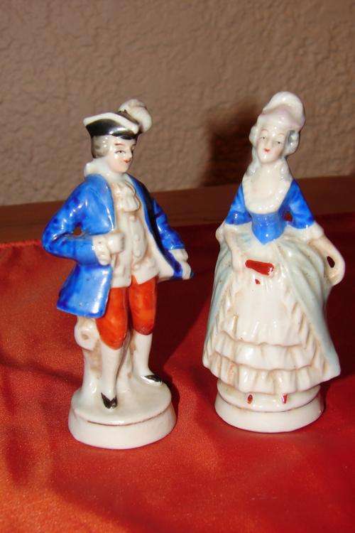 Vintage Figurine salt and Pepper Set - Height 11 cm - good condition