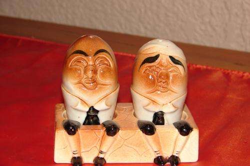 Vintage Hampty Dumpty Salt and Pepper set - good condition