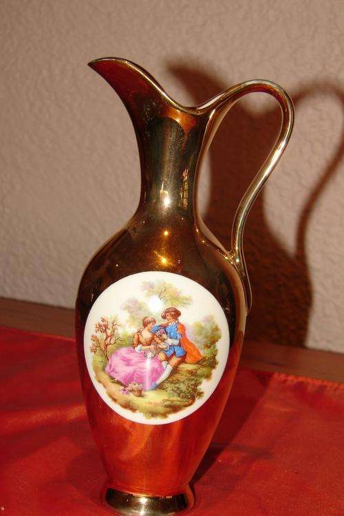 Beautiful Bavaria Vase with Lovers scene - gold colour - Height 20cm - good condition