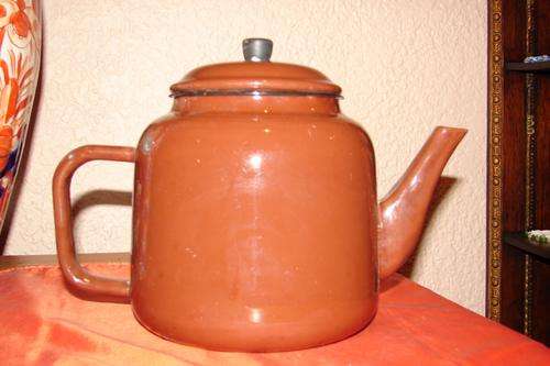 Brown Enamel Kettle - height 19cm - in good condition