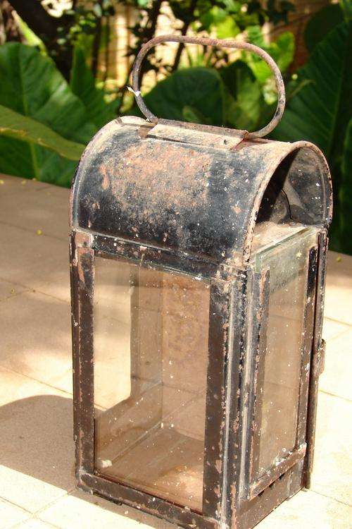 Small Signal Lamp (height 20cm ) - Needs cleaning (rust)