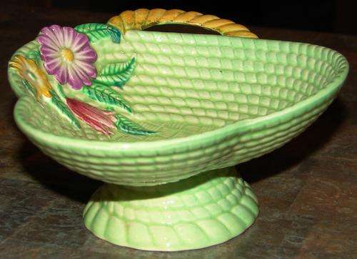 Beautiful Carlton Ware Serving Bowl-Dia. 16cm x 12cm x6cm