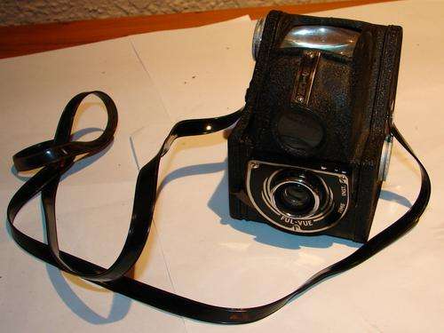 Vintage Ensign Ful-Vue Box Camera 1940`s-12.6 x 6cm frames on 120 roll film