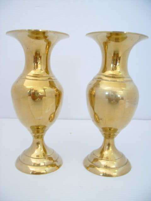 2X BEAUTIFUL BRASS  CANDLE HOLDERS. PLEASE READ DISCRIPTION & SHIPPING DETAILS?