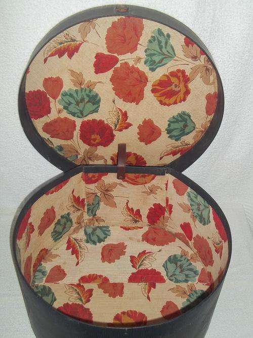 Lovely and very old - Vintage Hat Case