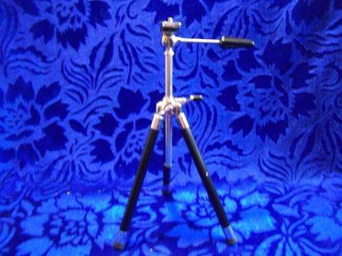 Old mini / maxi tripod in leather carry bag (under 300 mm to 1115 mm)
