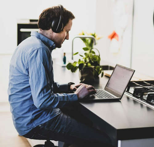 Bose Noise Cancelling Headphones 700 with Charging Case-new, sealed unit