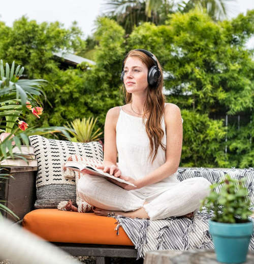 Bose Noise Cancelling Headphones 700 with Charging Case-new, sealed unit