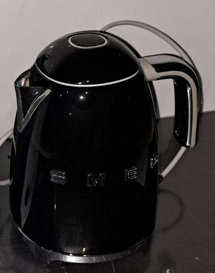 Smeg 50s Style Retro Electric Kettle - Cream-Store Demo