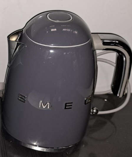 Smeg 50s Style Retro Electric Kettle - Cream-Store Demo