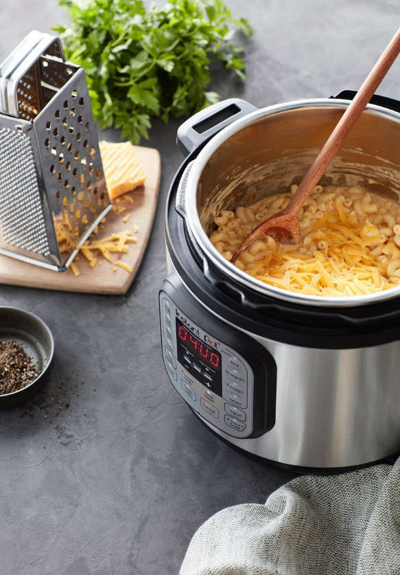 Instant Pot Duo 7-in-1 Smart Pressure Cooker (8L)