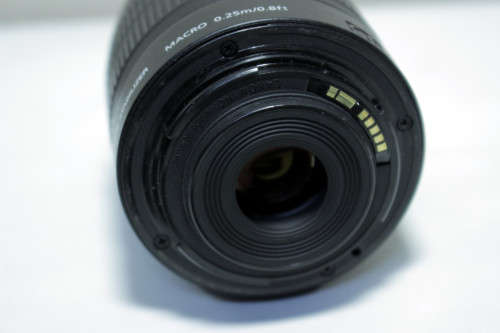 Canon EF-S 18-55mm 1:3.5-5.6 IS II + lens hood