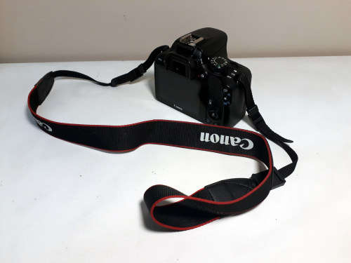 Canon EOS 100D body - great value