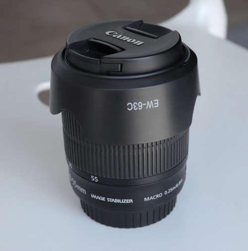 Canon EF-S 18-55mm 1:3.5-5.6 IS STM lens + lens hood