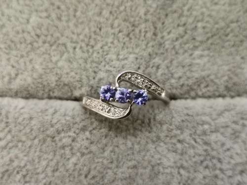 DISCOUNT!! Sparkling White-Gold Trilogy Tanzanite Ring