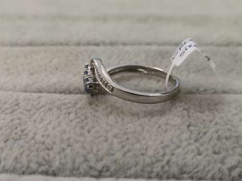 DISCOUNT!! Sparkling White-Gold Trilogy Tanzanite Ring