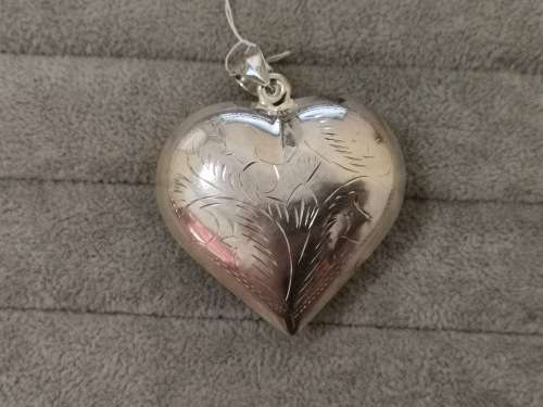 DISCOUNT!! Bulky Silver Heart Pendant