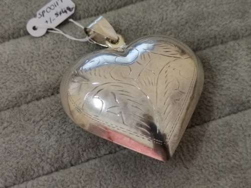 DISCOUNT!! Bulky Silver Heart Pendant