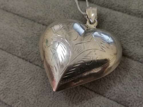 DISCOUNT!! Bulky Silver Heart Pendant