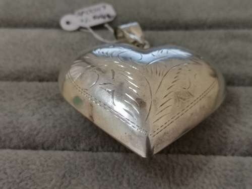 DISCOUNT!! Bulky Silver Heart Pendant