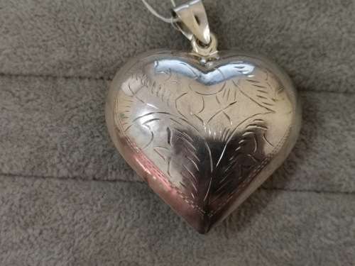 DISCOUNT!! Bulky Silver Heart Pendant