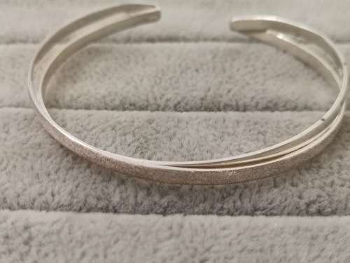 Pretty Silver Bangle