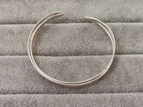 Pretty Silver Bangle