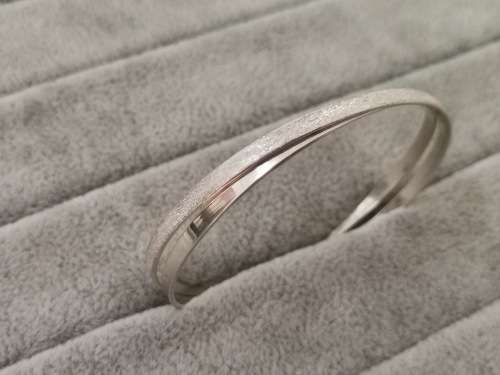 Pretty Silver Bangle