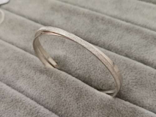 Pretty Silver Bangle
