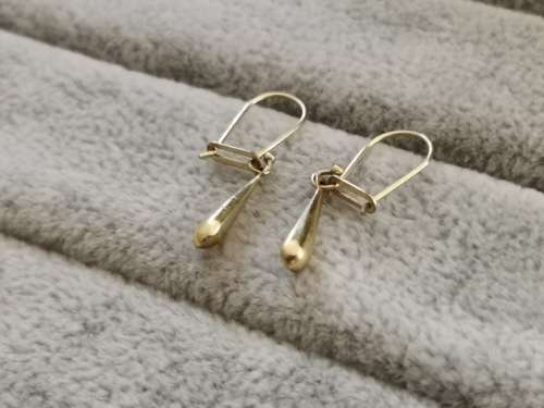 Dangling Gold Teardrop Earrings