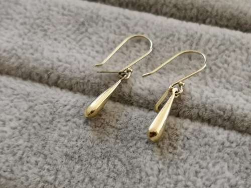 Dangling Gold Teardrop Earrings