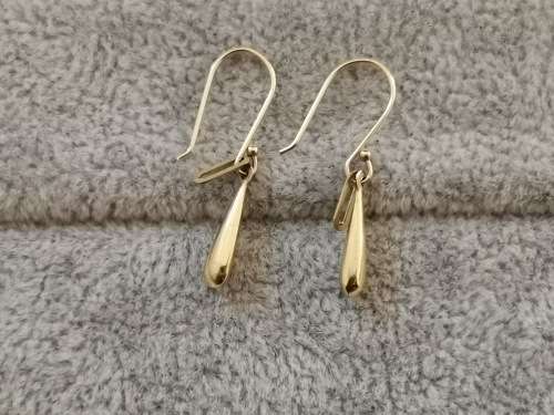 Dangling Gold Teardrop Earrings