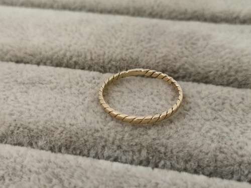 Dainty 9ct Gold Rope Ring