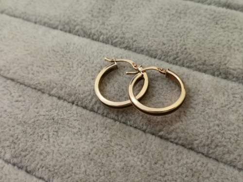 Stunning 9ct Gold Hoop Earrings