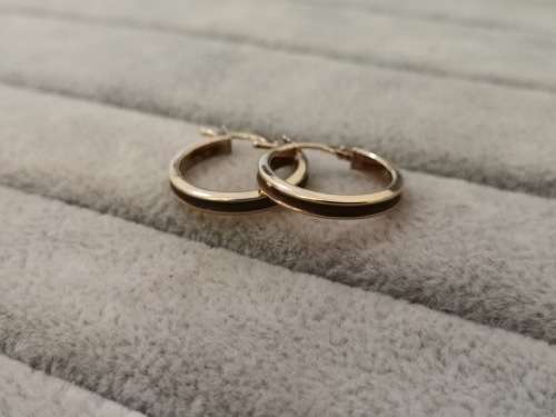 Stunning 9ct Gold Hoop Earrings