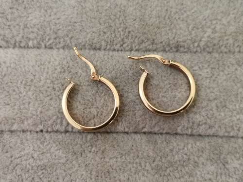 Stunning 9ct Gold Hoop Earrings