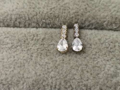 Discount!! 9ct Gold Earrings