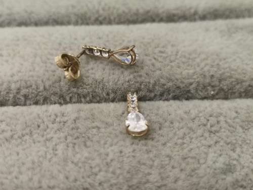 Discount!! 9ct Gold Earrings