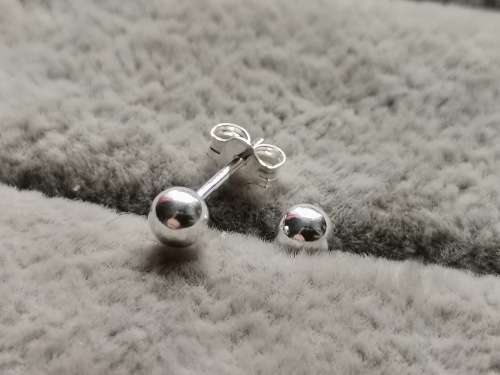 Discount!! 4mm Silver Ball Stud Earrings